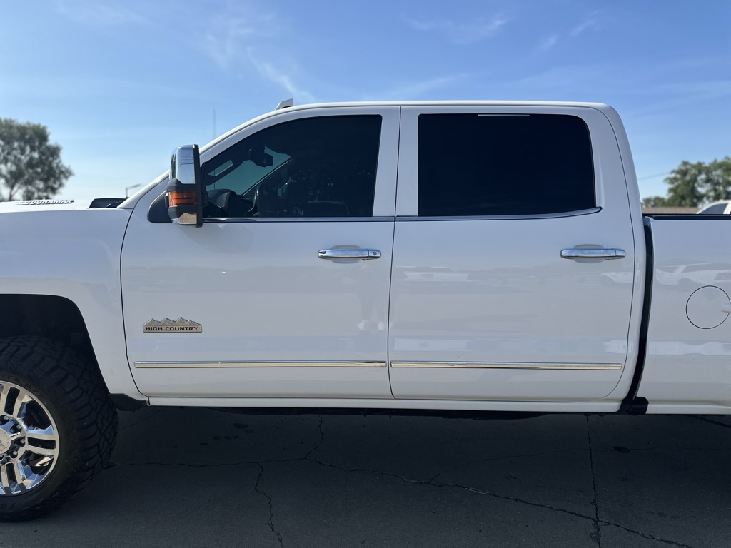 2016 Chevrolet Silverado 2500HD High Country photo 11