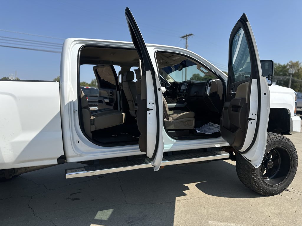 2017 Chevrolet Silverado 2500HD LTZ photo 3