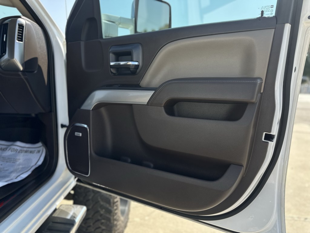 2017 Chevrolet Silverado 2500HD LTZ photo 6