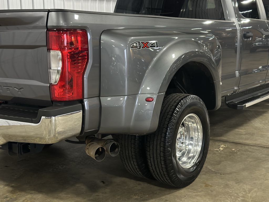 2022 Ford F-350 XL photo 3