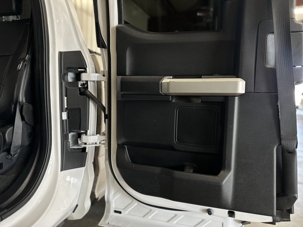 2017 Ford F-250 Lariat photo 2
