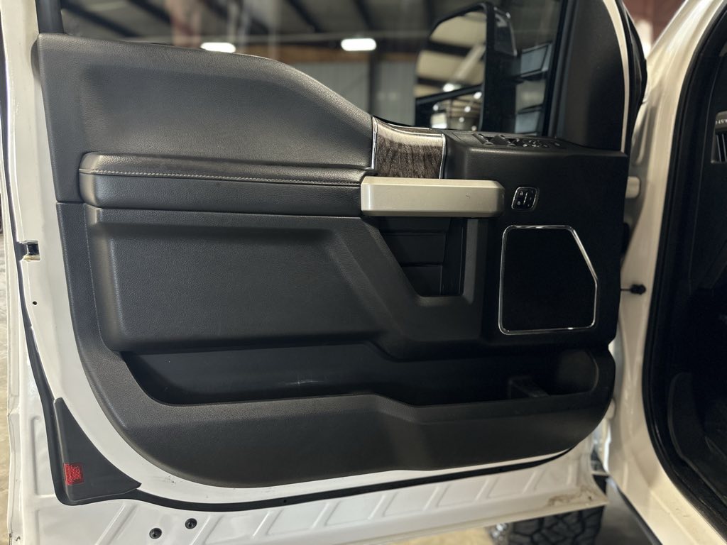 2017 Ford F-250 Lariat photo 3