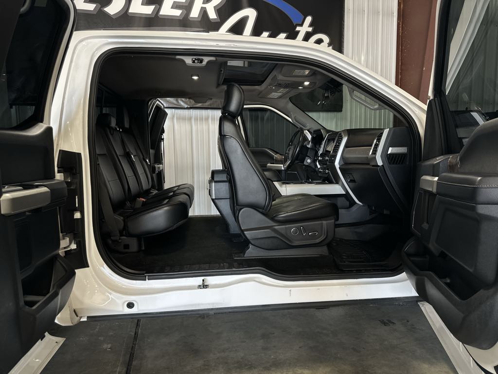 2017 Ford F-250 Lariat photo 9