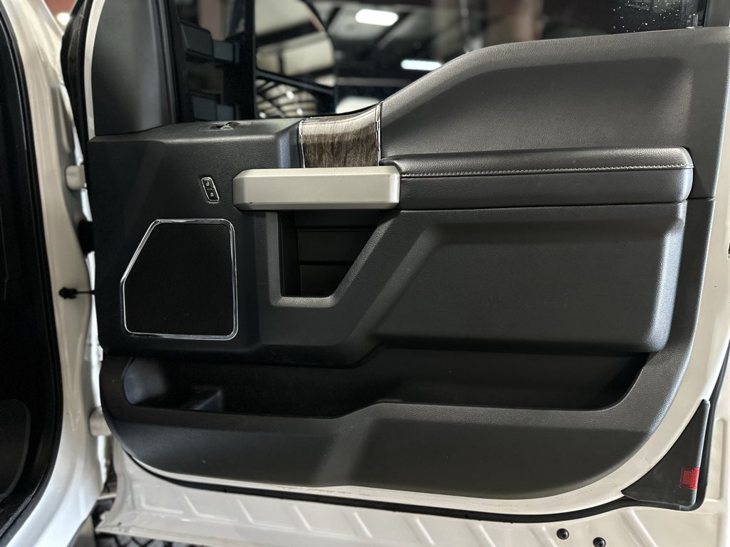 2017 Ford F-250 Lariat photo 10
