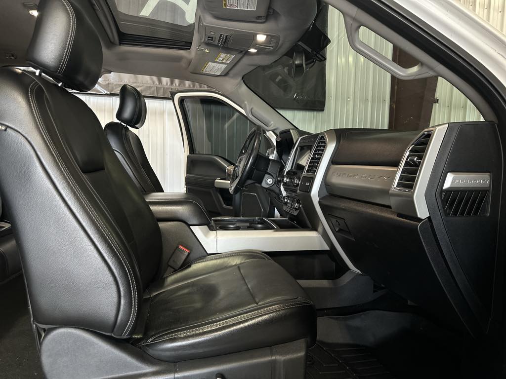 2017 Ford F-250 Lariat photo 11