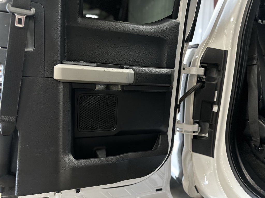 2017 Ford F-250 Lariat photo 12