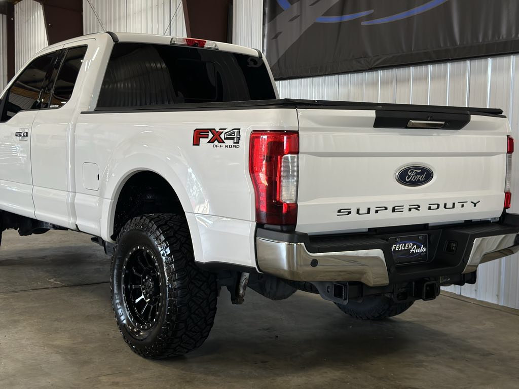 2017 Ford F-250 Lariat photo 16