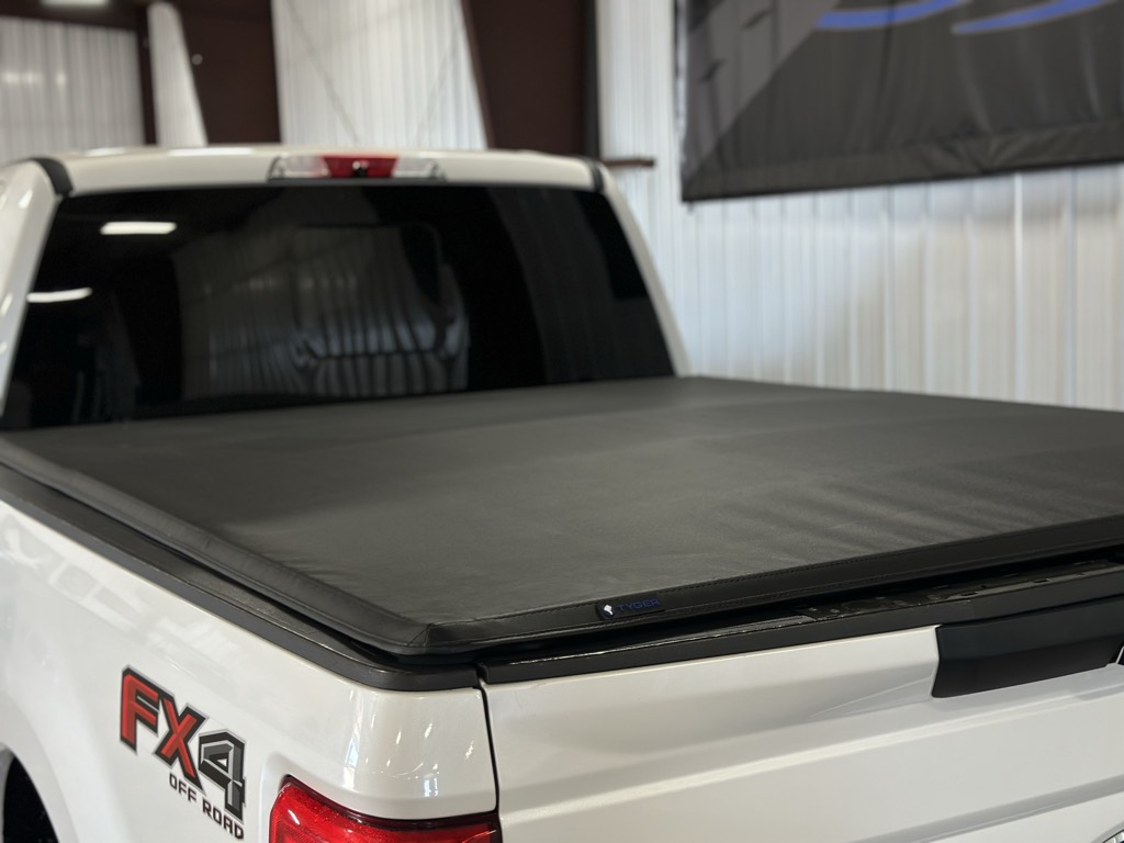 2017 Ford F-250 Lariat photo 18