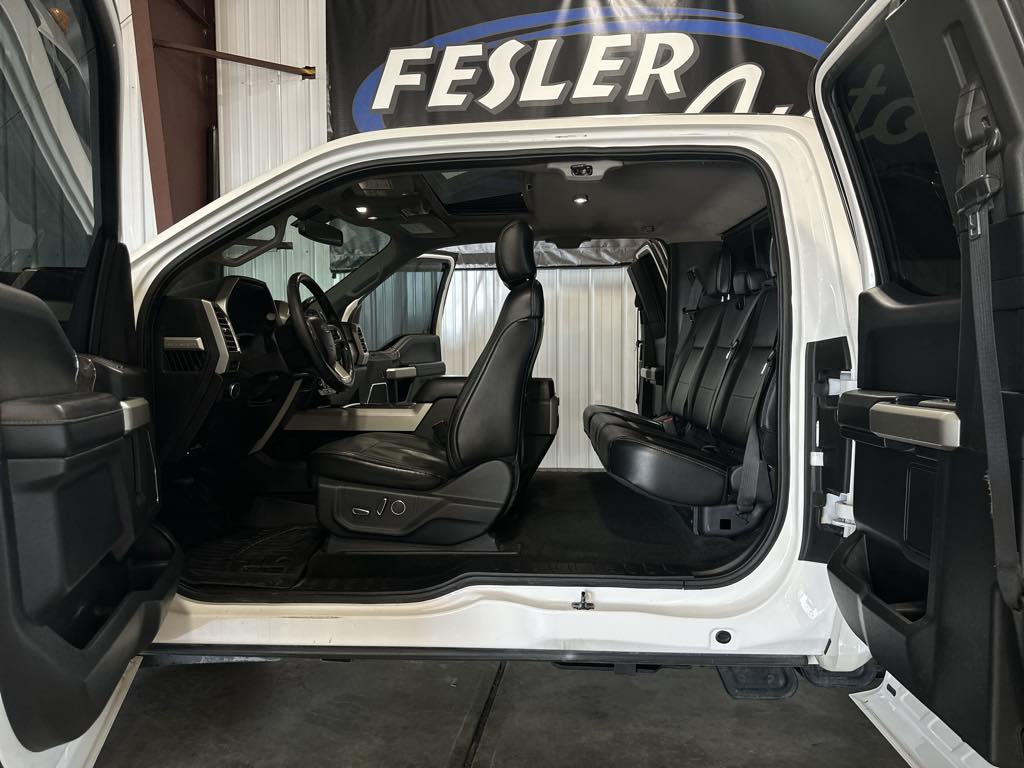 2017 Ford F-250 Lariat photo 19