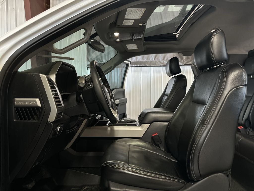 2017 Ford F-250 Lariat photo 21
