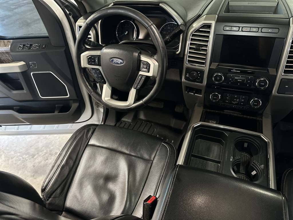 2017 Ford F-250 Lariat photo 23
