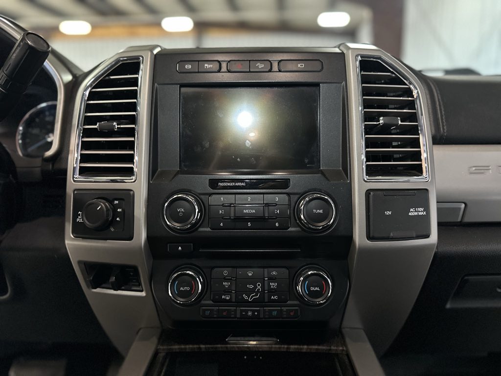 2017 Ford F-250 Lariat photo 24