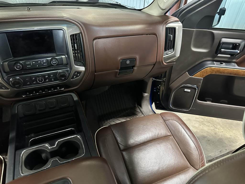 2016 Chevrolet Silverado 2500HD High Country photo 9