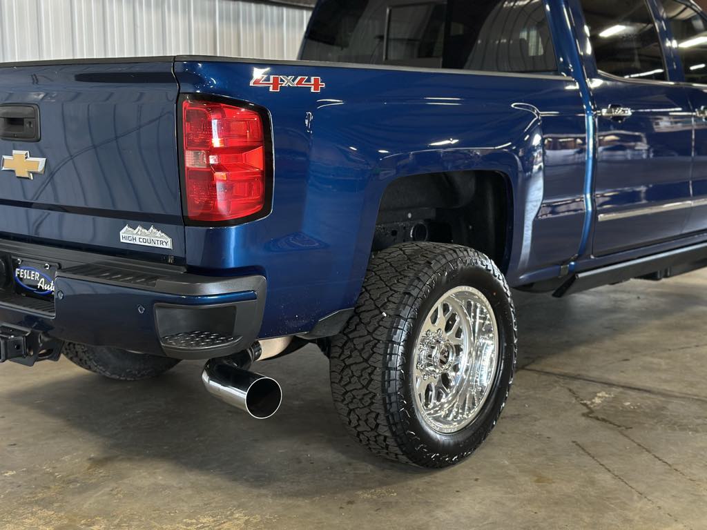 2016 Chevrolet Silverado 2500HD High Country photo 16