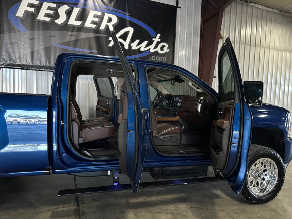 2016 Chevrolet Silverado 2500HD High Country photo 18