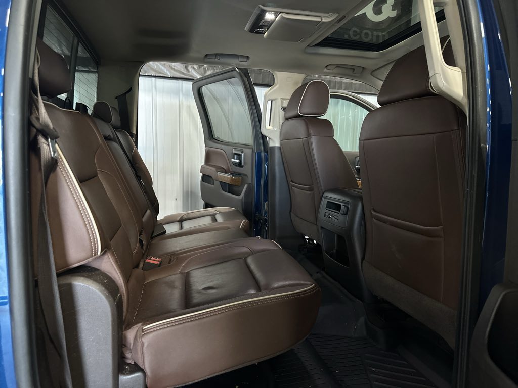 2016 Chevrolet Silverado 2500HD High Country photo 19