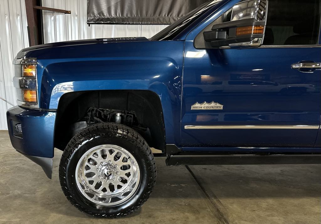 2016 Chevrolet Silverado 2500HD High Country photo 26