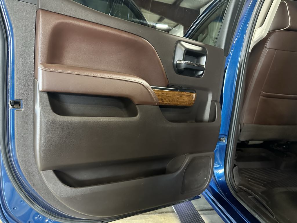 2016 Chevrolet Silverado 2500HD High Country photo 30
