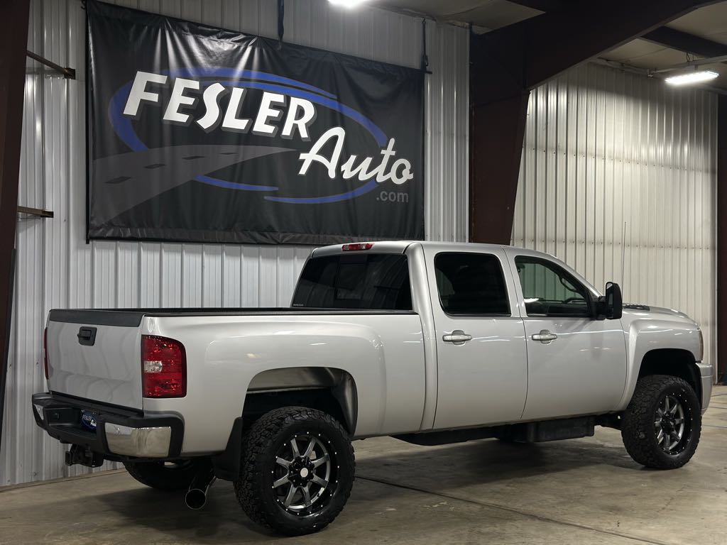 2014 Chevrolet Silverado 2500HD LT photo 2