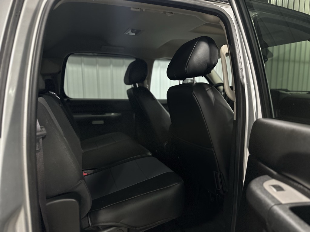 2014 Chevrolet Silverado 2500HD LT photo 3