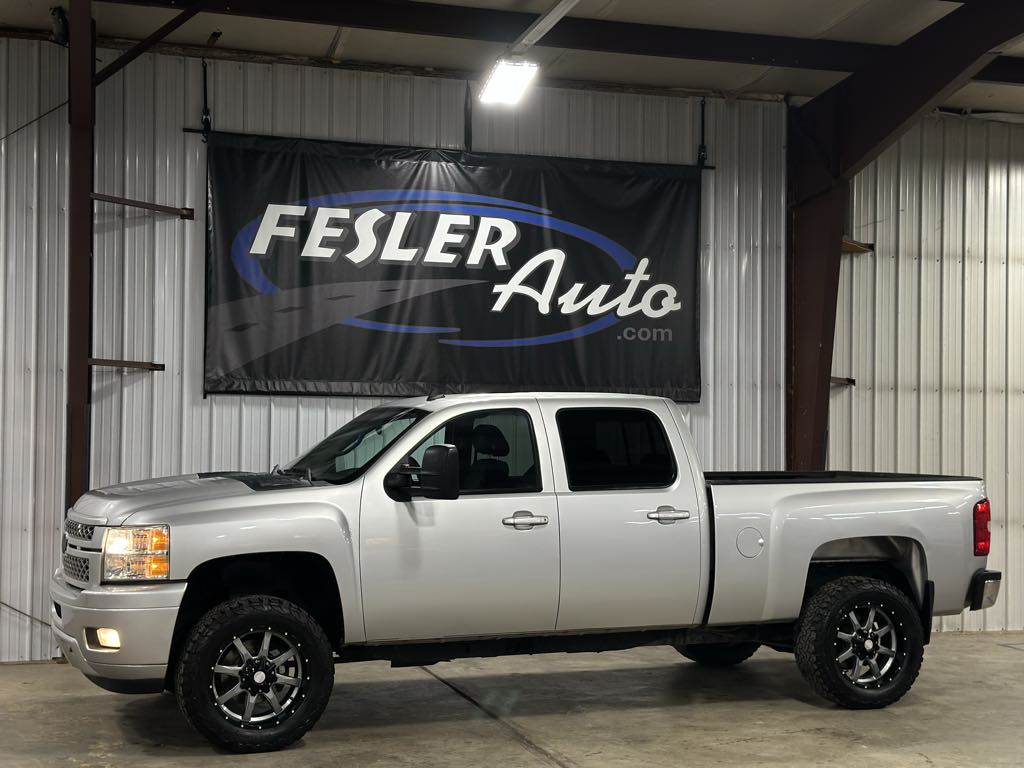 2014 Chevrolet Silverado 2500HD LT photo 4