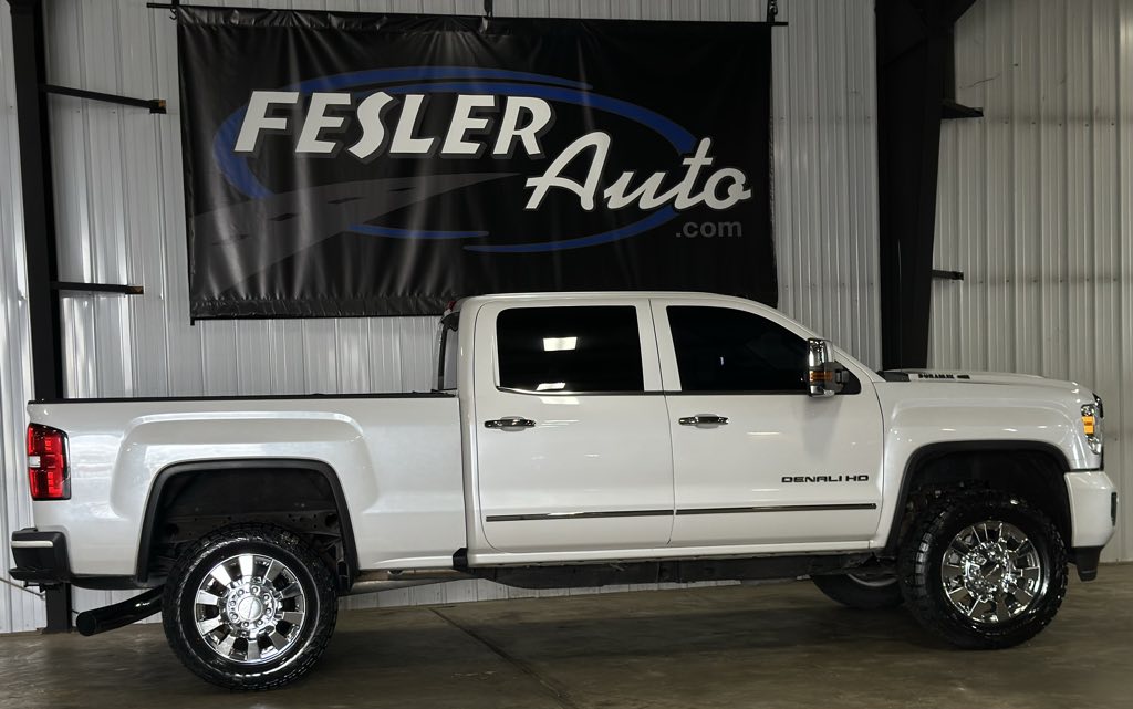 2018 GMC Sierra 4WD Crew Cab Standard Box Denali's photo