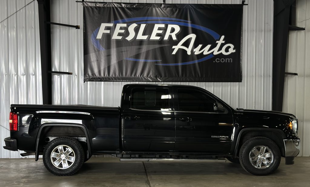 2017 GMC Sierra 4WD Crew Cab Short Box SLE's photo