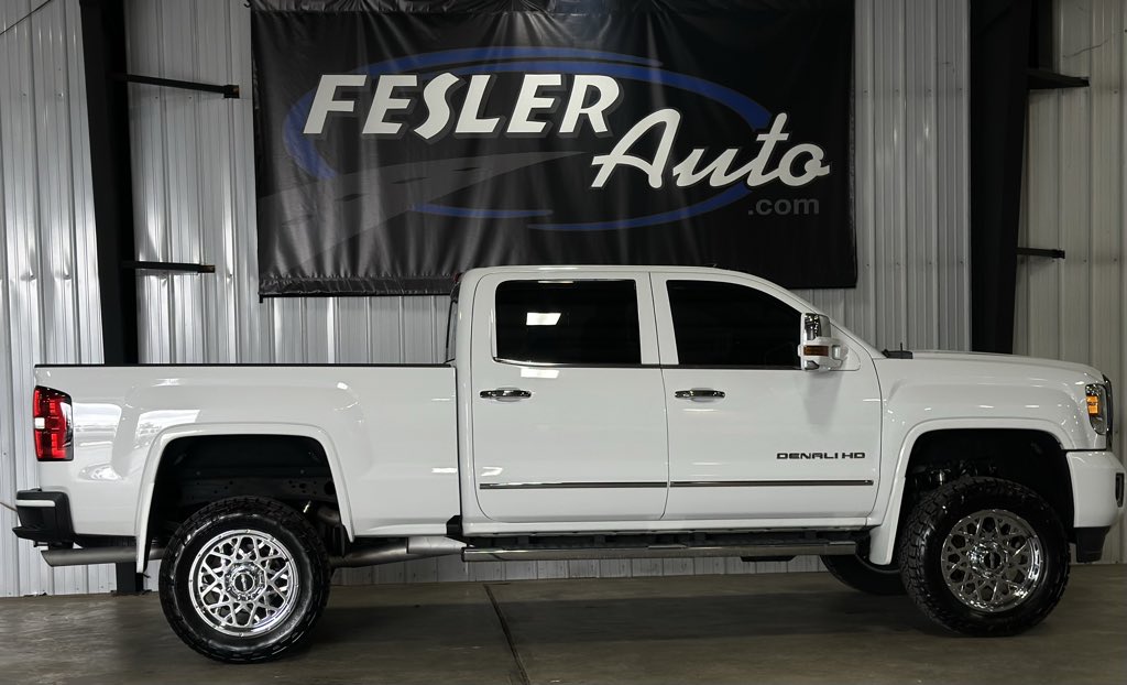 2016 GMC Sierra 4WD Crew Cab Standard Box Denali's photo