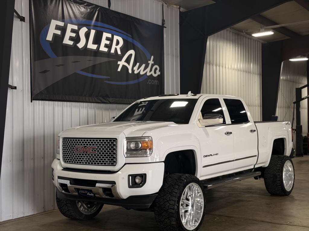 2015 GMC Sierra 4WD Crew Cab Short Box's photo