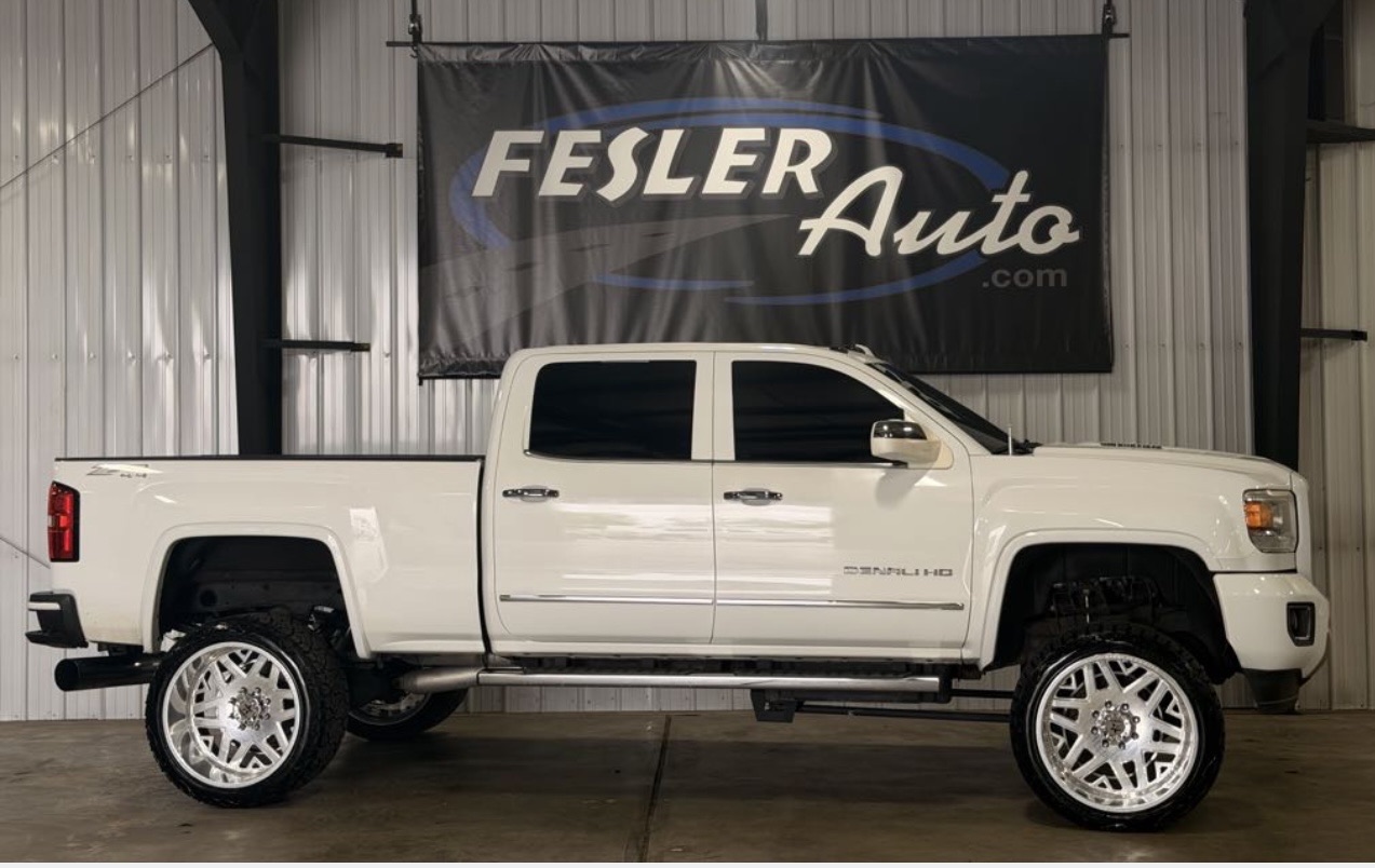 2015 GMC Sierra 4WD Crew Cab Short Box's photo
