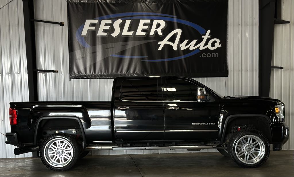 2017 GMC Sierra 4WD Crew Cab Standard Box Denali's photo