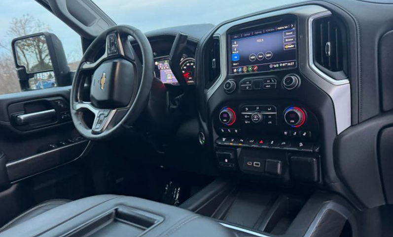 2020 Chevrolet Silverado 2500HD LTZ - Photo 2