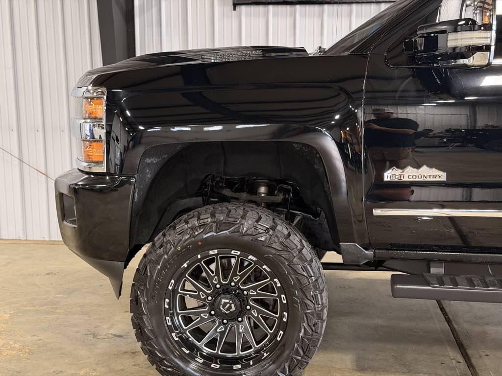 Photo 14 of this Chevrolet Silverado 2500HD