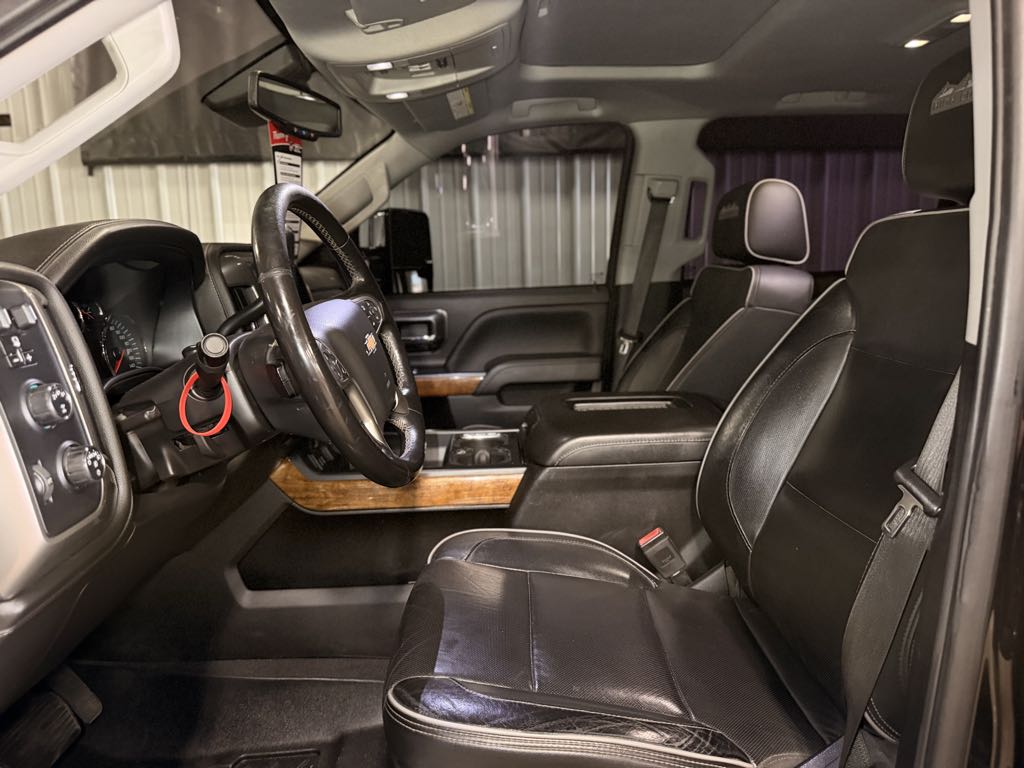 Photo 17 of this Chevrolet Silverado 2500HD