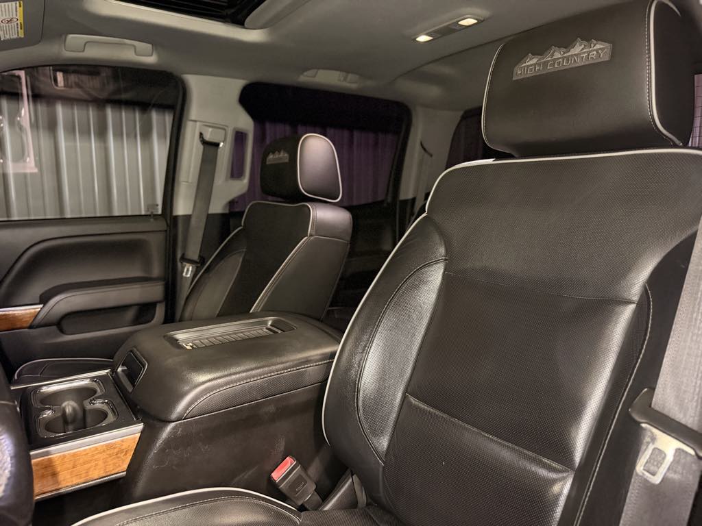 Photo 18 of this Chevrolet Silverado 2500HD
