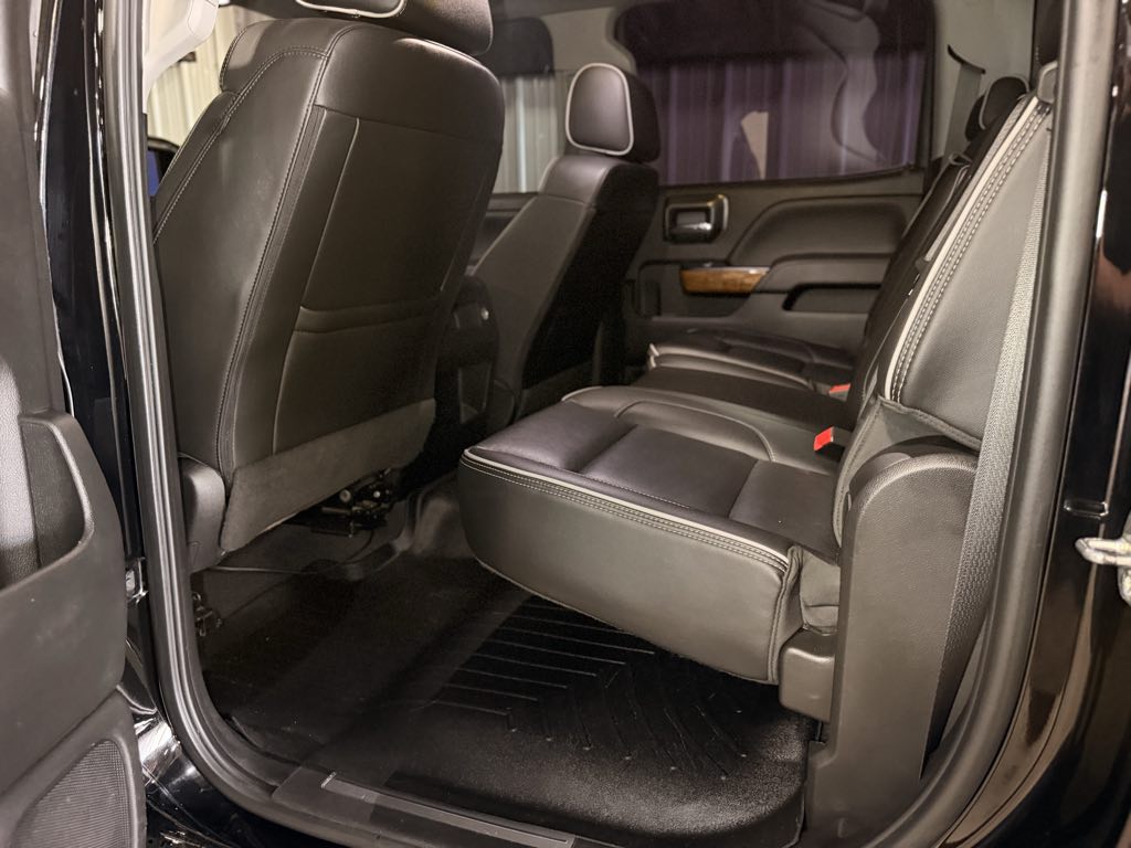 Photo 21 of this Chevrolet Silverado 2500HD