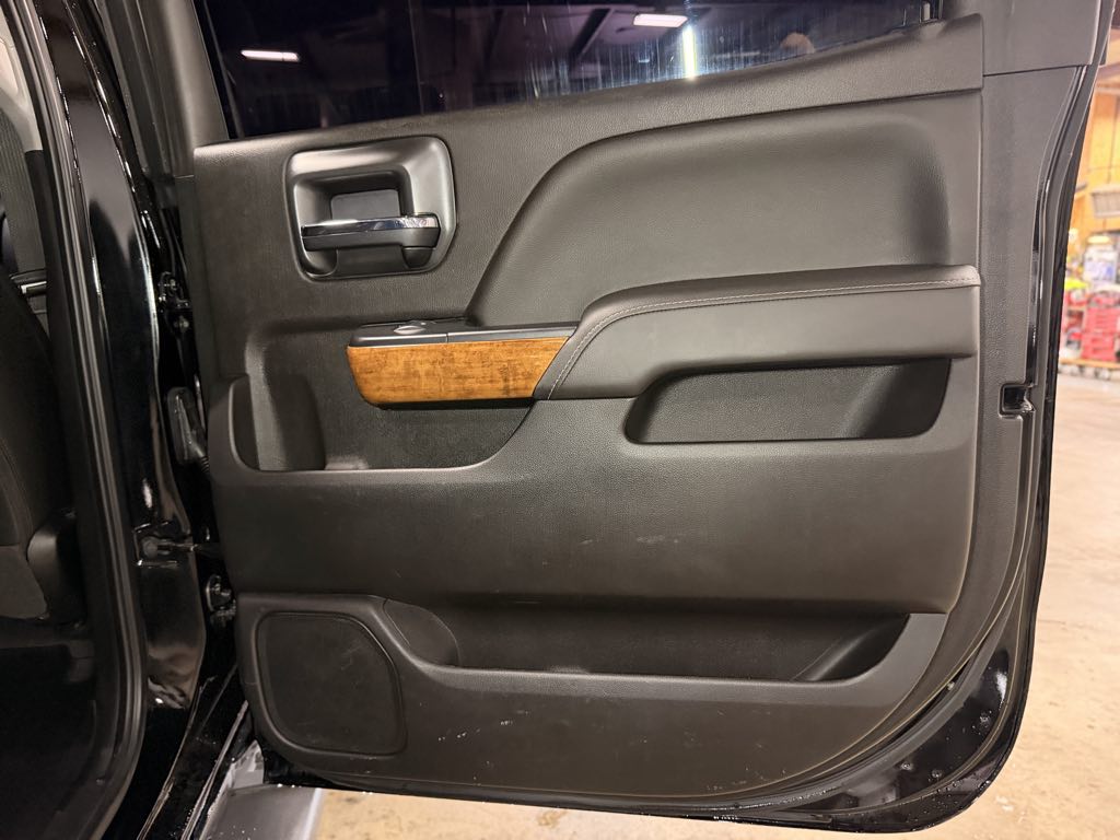 Photo 26 of this Chevrolet Silverado 2500HD
