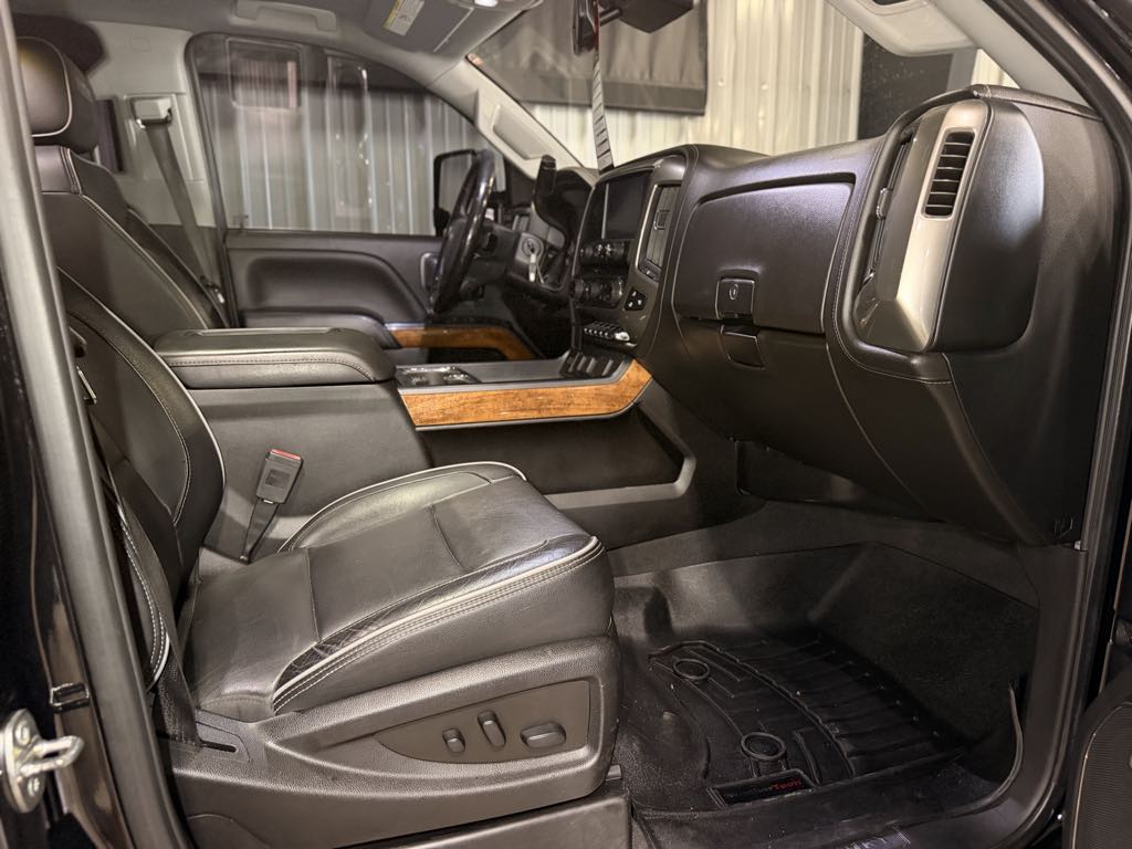 Photo 30 of this Chevrolet Silverado 2500HD