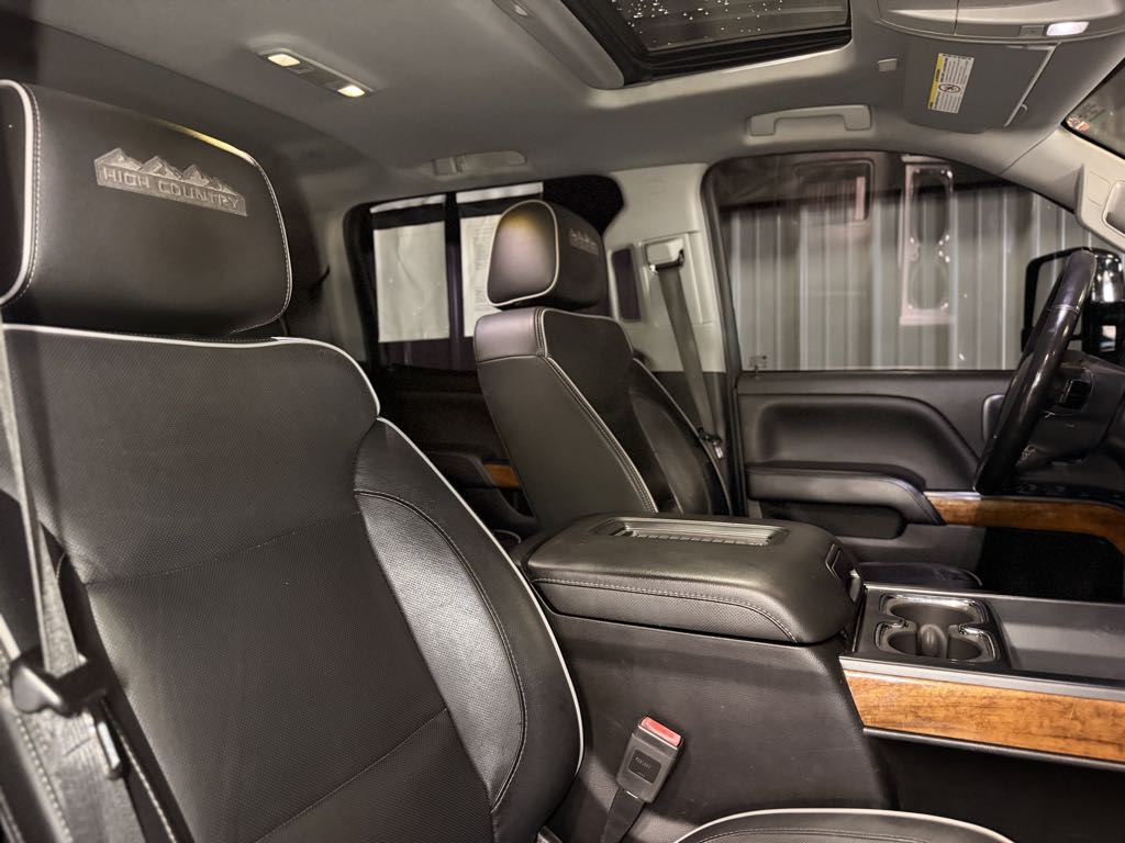 Photo 31 of this Chevrolet Silverado 2500HD