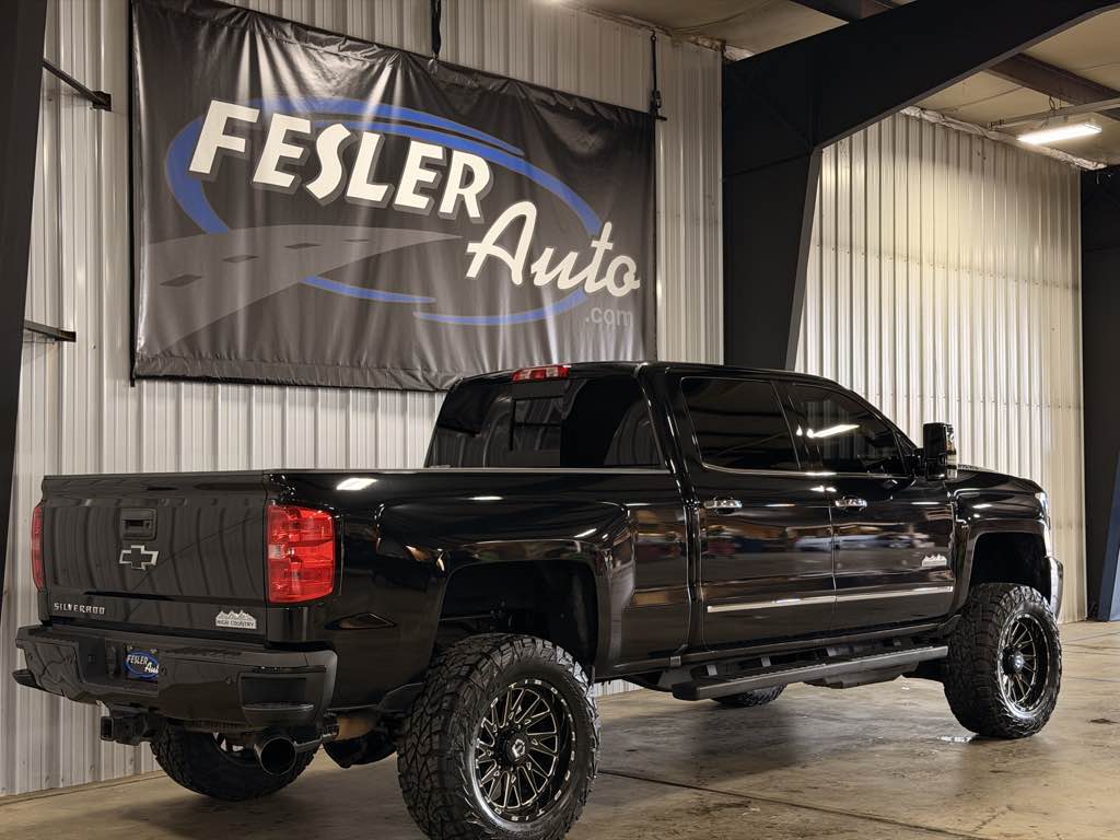 Photo 37 of this Chevrolet Silverado 2500HD