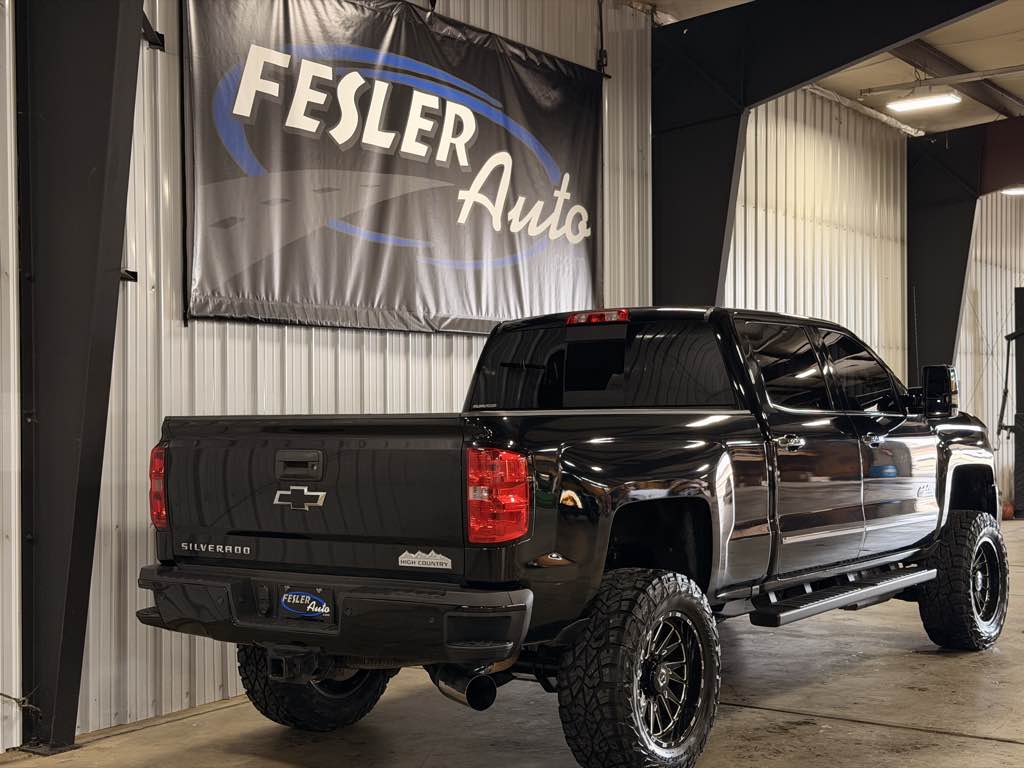 Photo 38 of this Chevrolet Silverado 2500HD