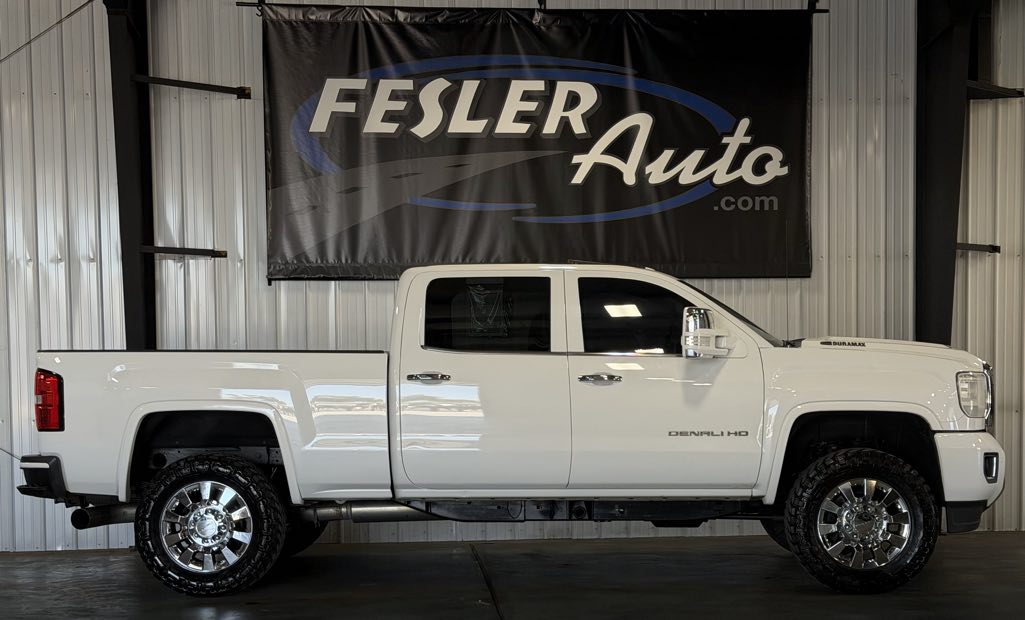  2017 GMC Sierra 2500HD Denali Crew Cab SB 4WD   