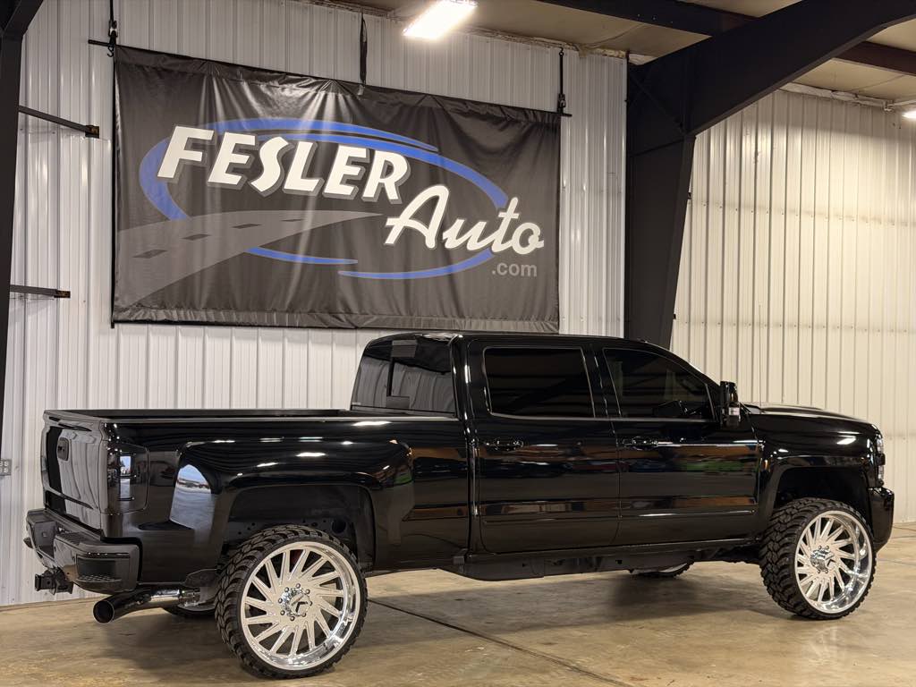 Photo 2 of this Chevrolet Silverado 2500HD