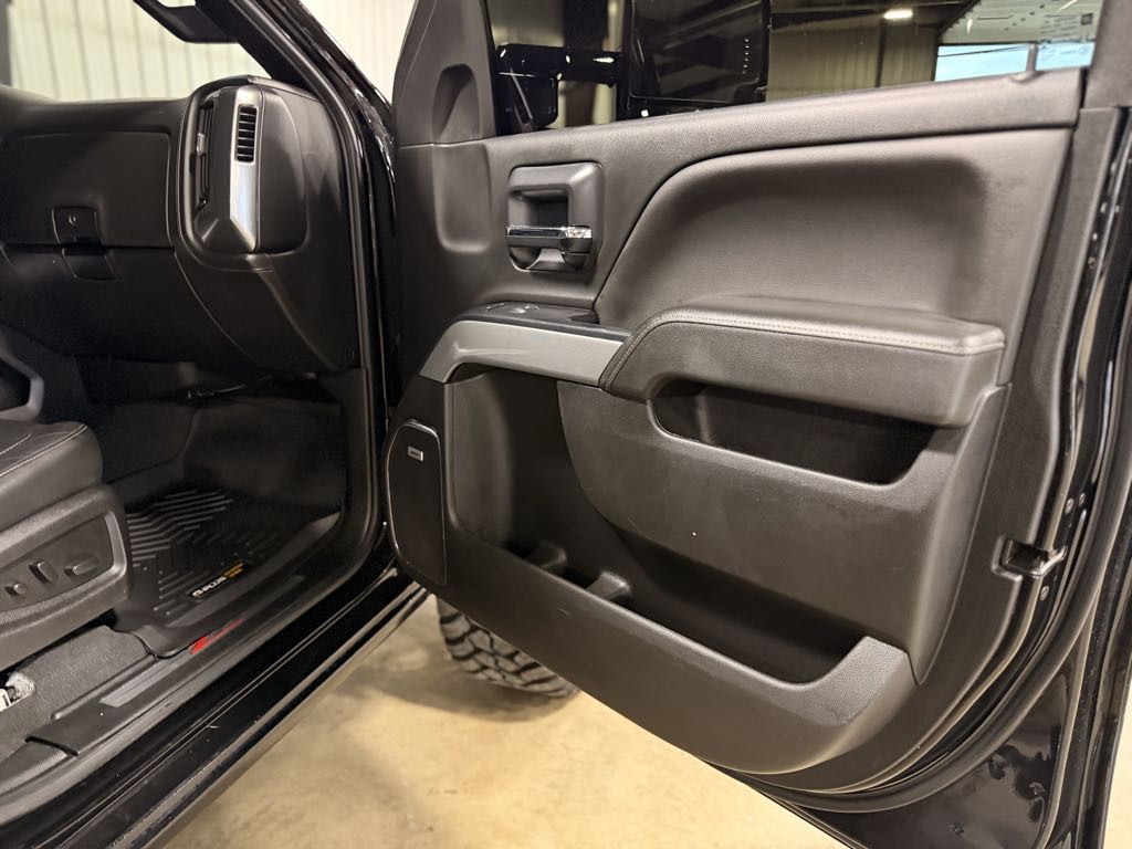 Photo 8 of this Chevrolet Silverado 2500HD