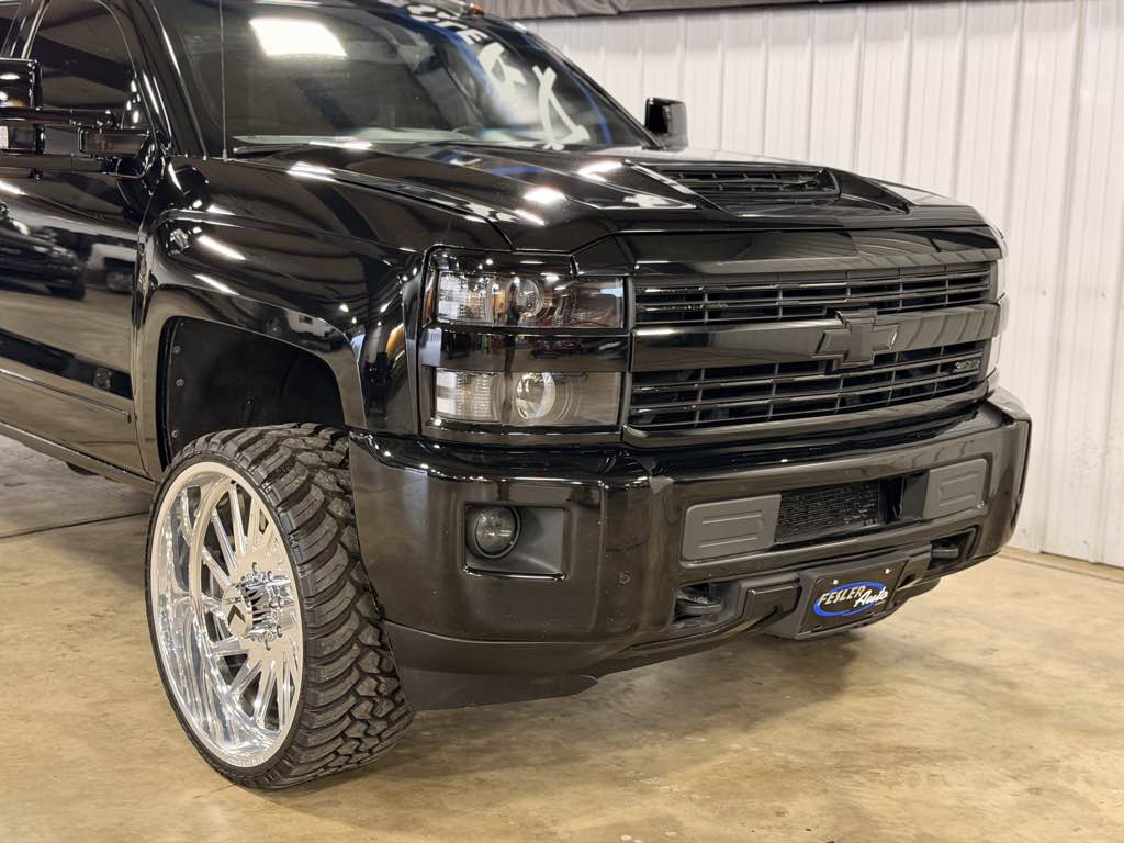 Photo 13 of this Chevrolet Silverado 2500HD