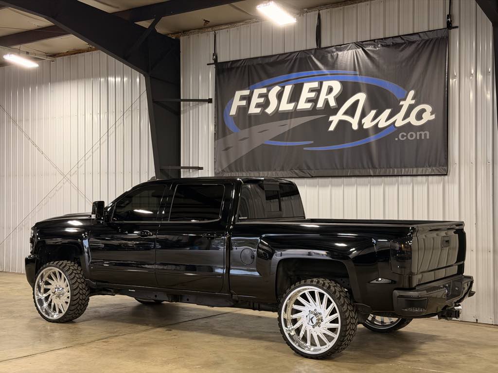 Photo 14 of this Chevrolet Silverado 2500HD