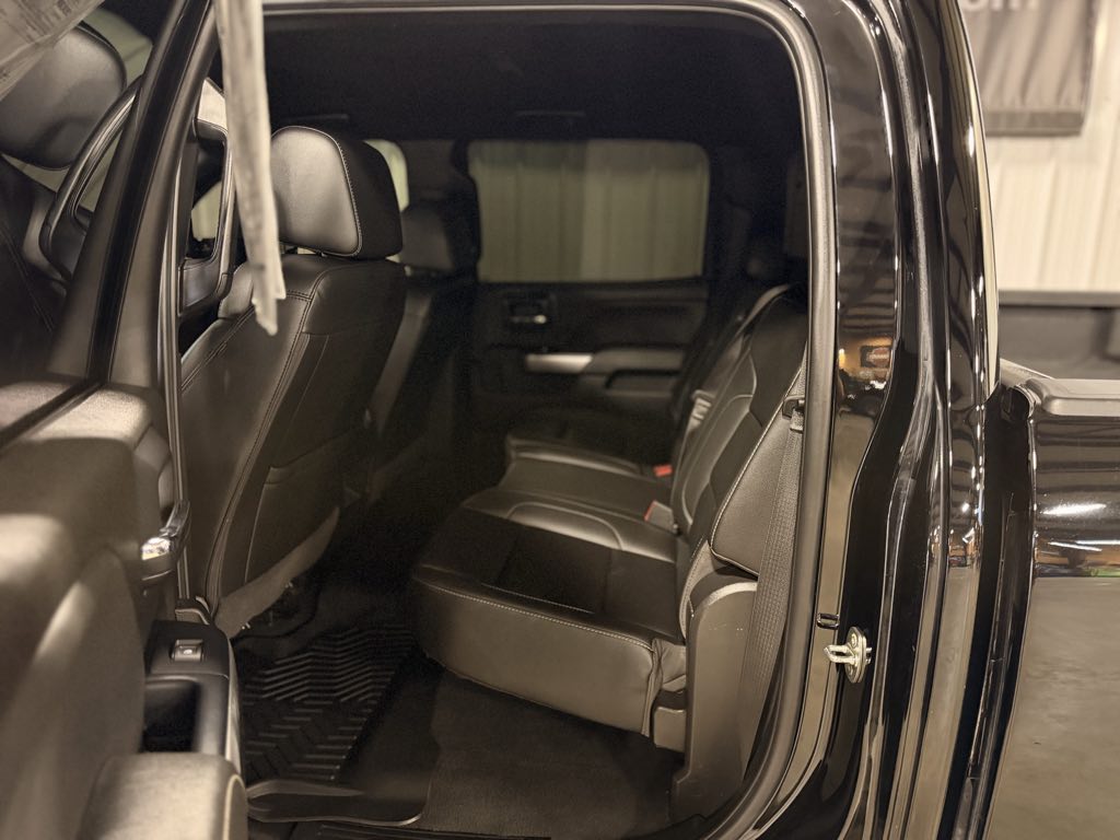 Photo 17 of this Chevrolet Silverado 2500HD