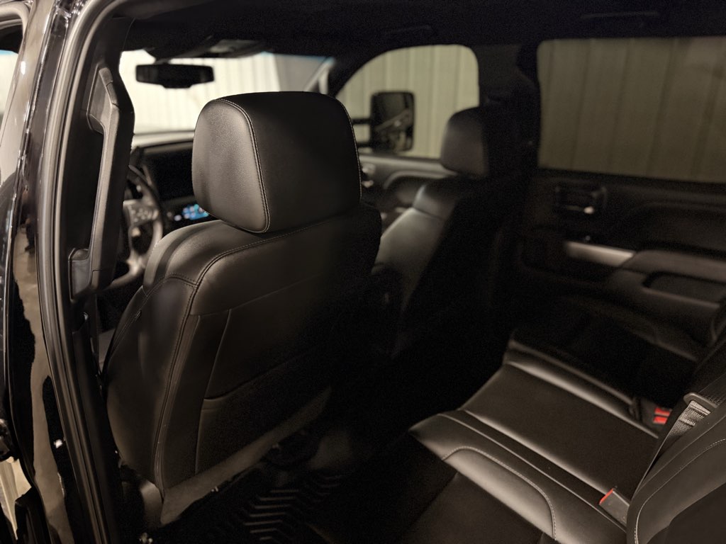 Photo 20 of this Chevrolet Silverado 2500HD