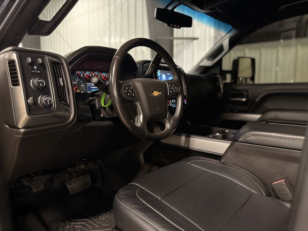 Photo 24 of this Chevrolet Silverado 2500HD
