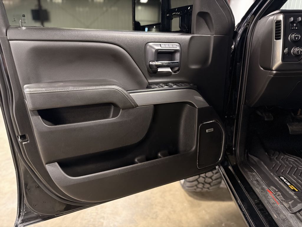 Photo 25 of this Chevrolet Silverado 2500HD